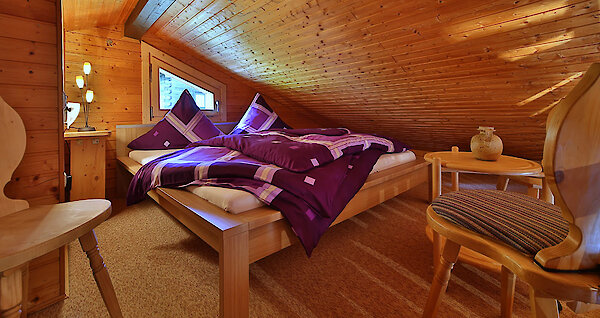 gemütliches Schlafzimmer mit Doppelbett - Ferienhaus Mitterdorf